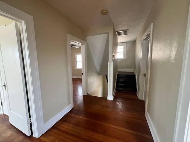 Building Photo - Spacious 4 Bedroom, 2 Bath Home with 3-Car Garage – Near WSU – Available Now!