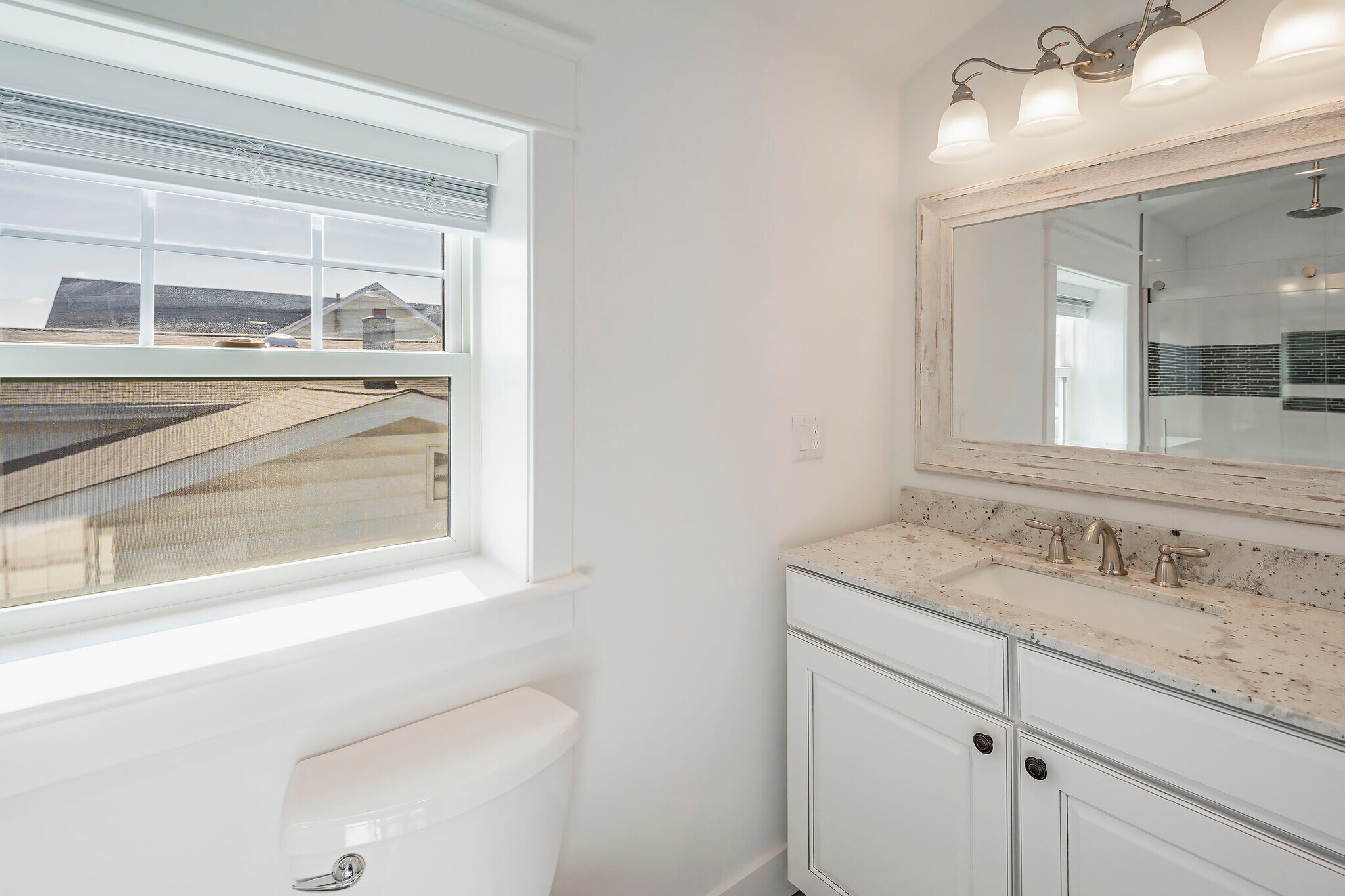 Hall Bath - Full - 205 10th Ave