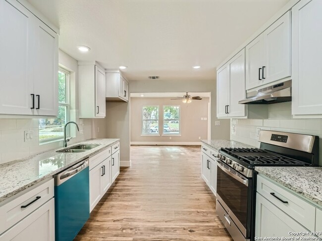 Building Photo - 839 Oasis St