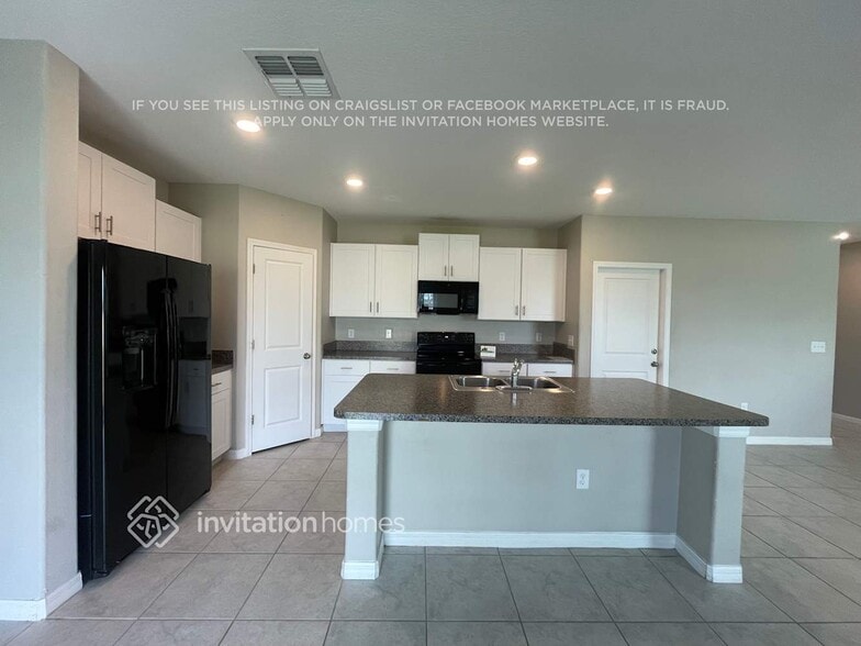 Building Photo - 15618 Greenleaf Bay St
