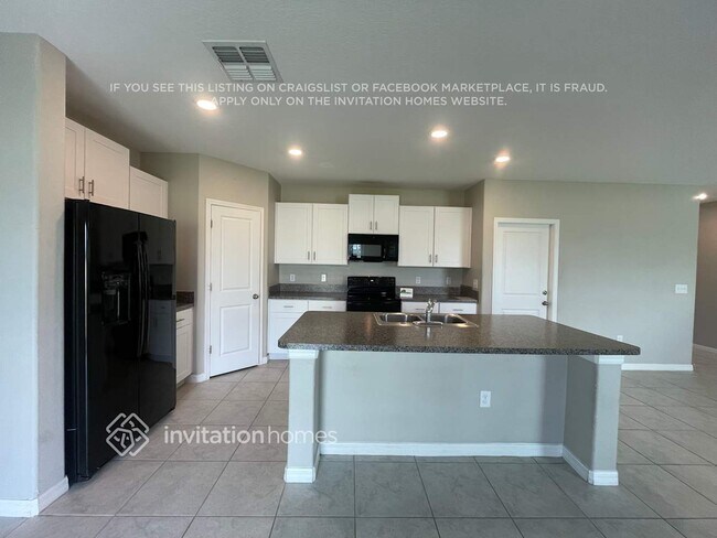 Building Photo - 15618 Greenleaf Bay St