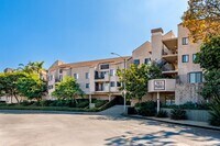 Building Photo - Modern Condo with over 1300 Square Feet wi...