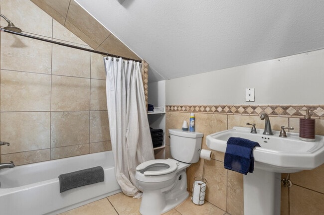 Building Photo - 426 Russell Ave