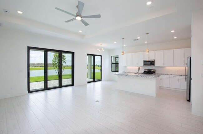 Building Photo - 5576 Captiva Ln