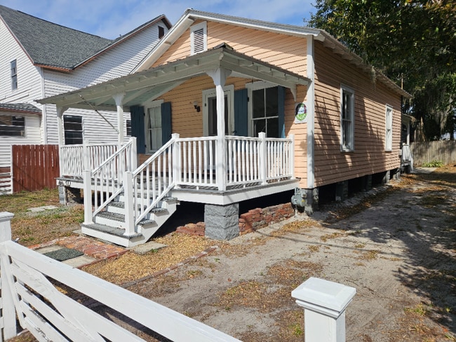 Building Photo - 816 Oak St