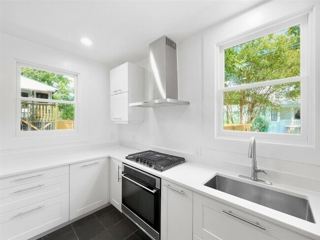 Building Photo - 4014 Avenue D