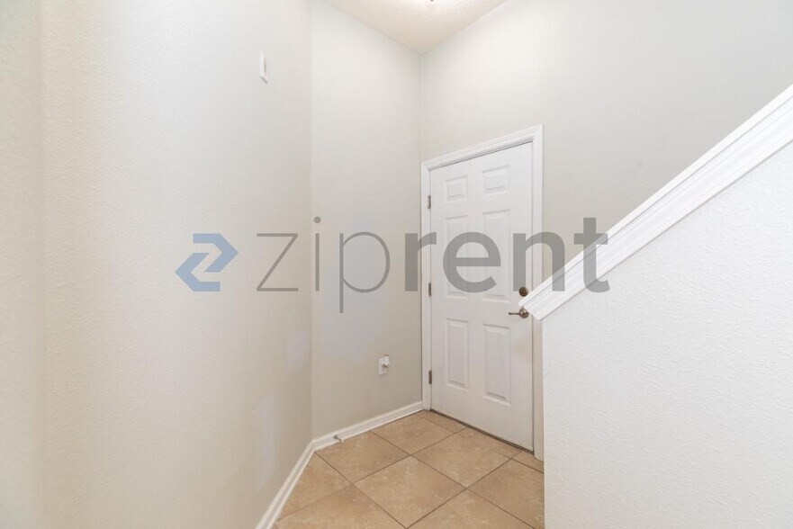 Building Photo - Unit 112