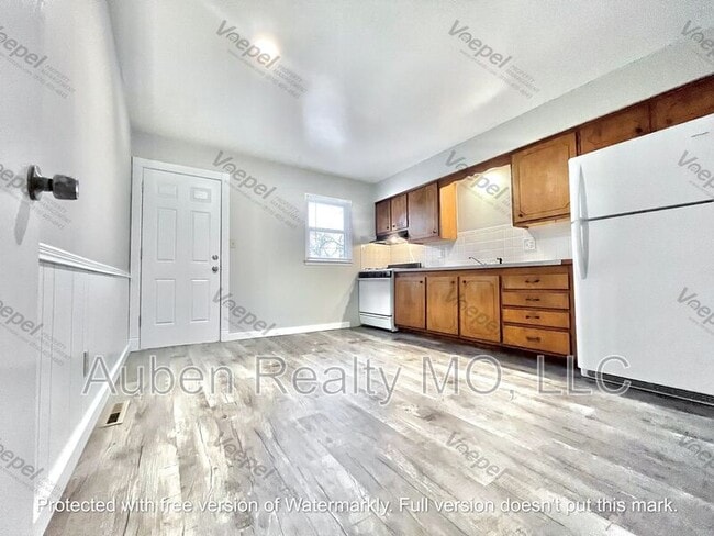 Building Photo - 7211 Montana Ave