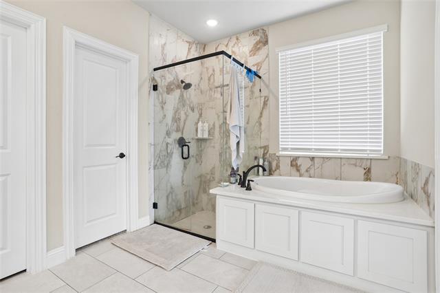 Building Photo - 3801 Mesa Verde Dr