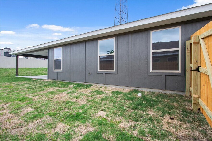 Building Photo - 797 Freedom Cir