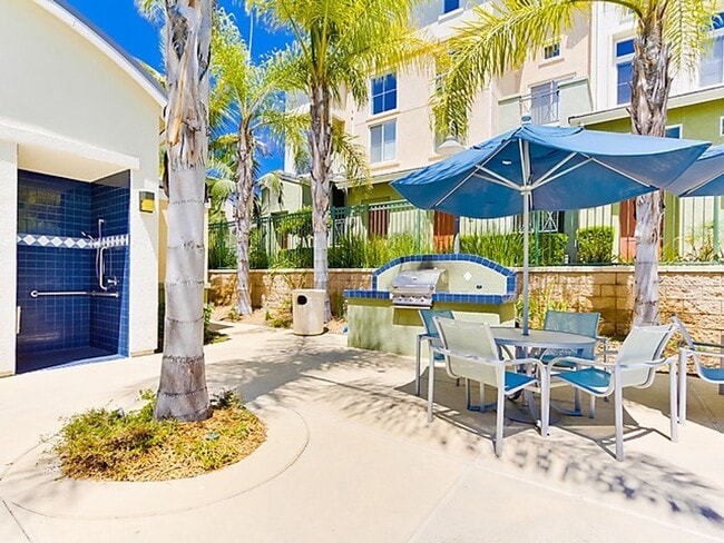 Building Photo - Spectrum Center, 2 Bed | 2 Bath Single Lev...