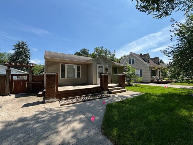 Building Photo - Lovely North Fargo Home