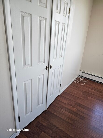 Building Photo - 11811 Lake Ave