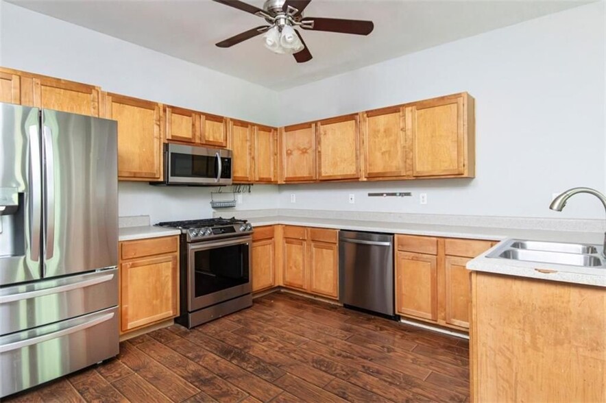 Building Photo - 310 Sugarberry Ln