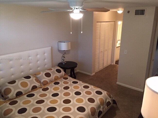 Building Photo - 19555 E Country Club Dr