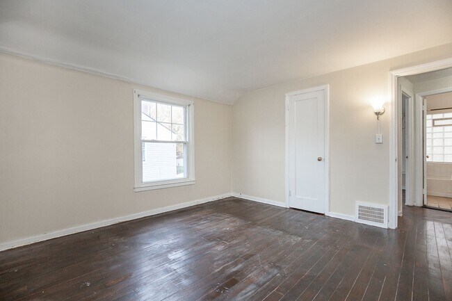 Building Photo - 2 BED 1 BATH BEAUTIFUL SINGLE FAMILY HOME