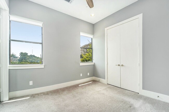 Building Photo - 1507 Truxillo St