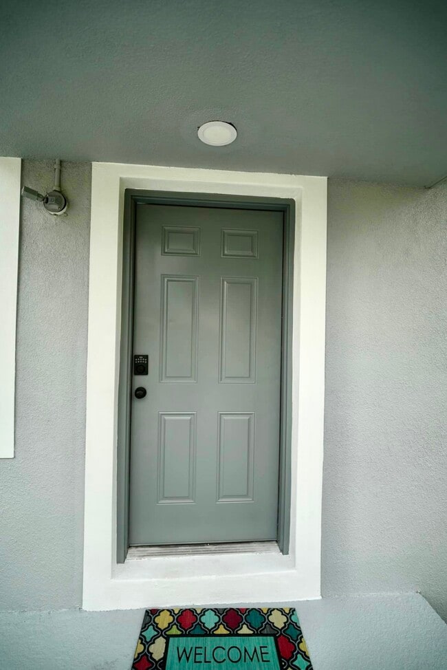 Building Photo - 885 Ruby Ave