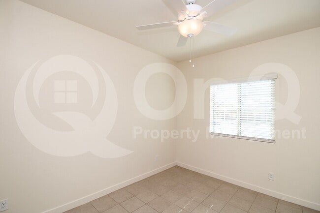 Building Photo - 744 E Diamond Dr