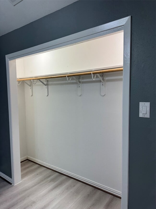 Building Photo - 7511 Log Cradle Dr
