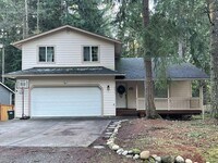 Building Photo - Beautiful 3 Bedroom, 2.5 Bath Home in Clearwood Community!