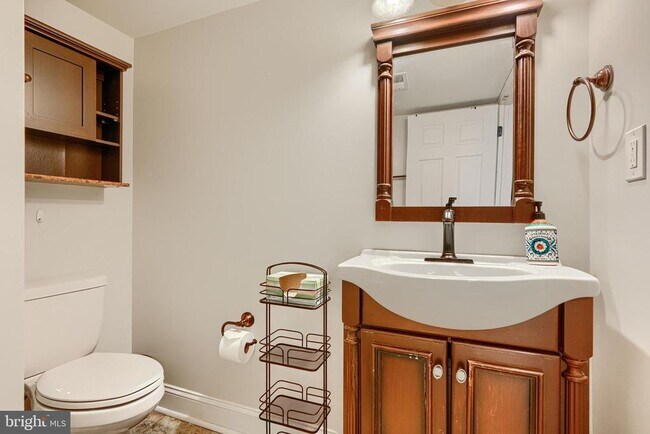 Building Photo - 1730 E Chase St