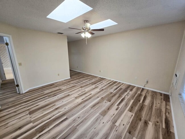 Building Photo - 1232 Woodridge Ct