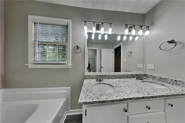 Building Photo - 4131 Kalb Ct SW