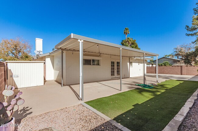 Building Photo - 105 E Manhatton Dr