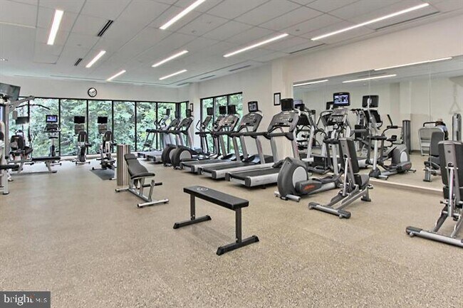 Building Photo - 5901 Mt Eagle Dr