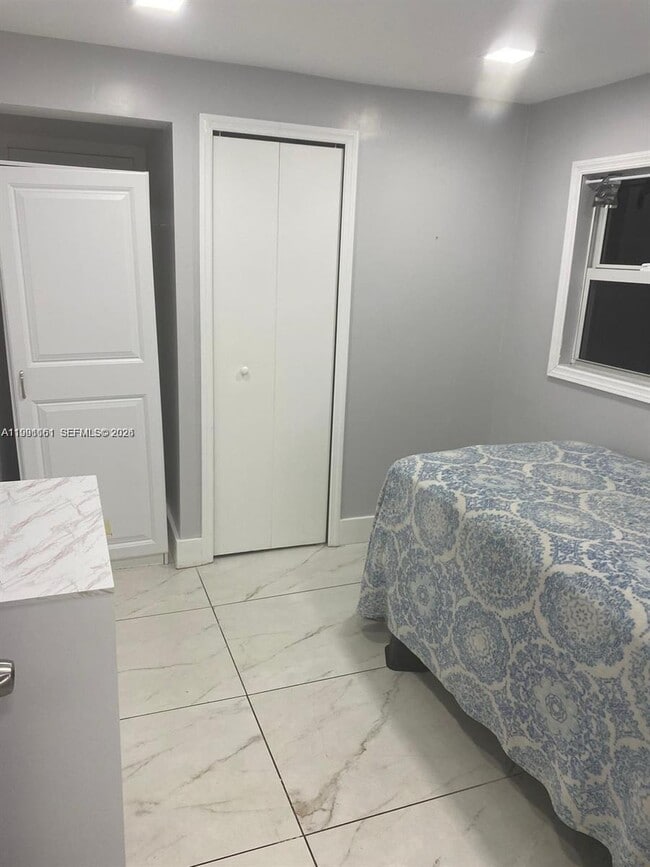 Building Photo - 2242 Polk St