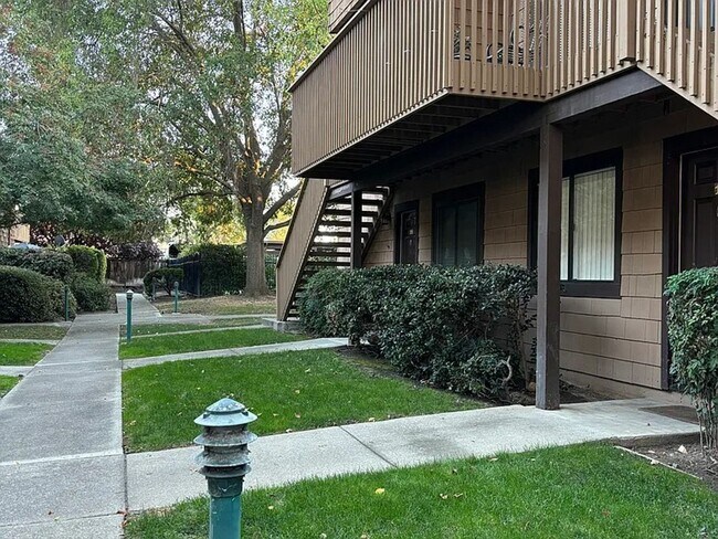 Building Photo - 2398 Walters Way