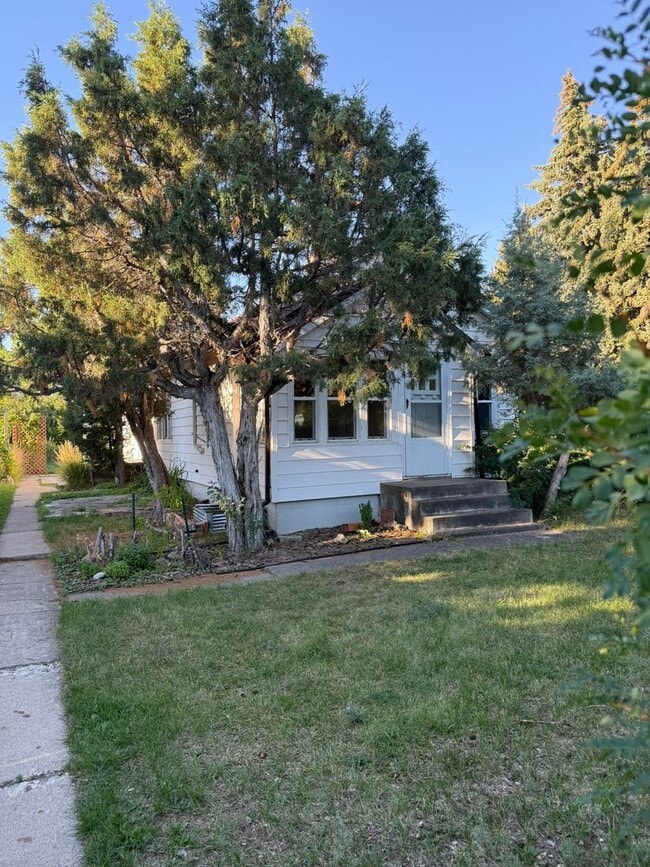 Building Photo - 2 Bed, 1 Bath Home