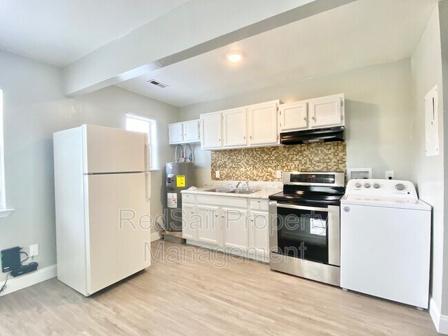 Building Photo - 1240 24th St