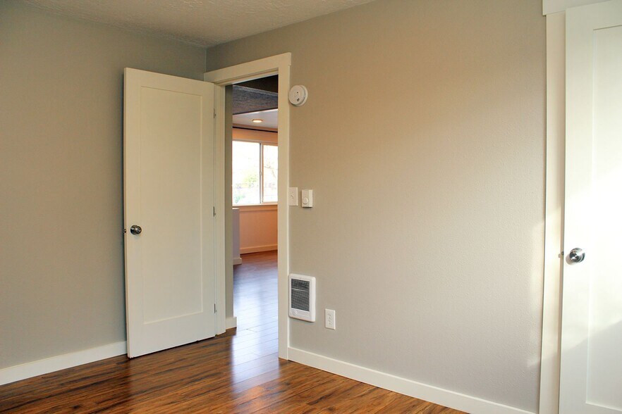 Building Photo - 2508-2508 NE Sumner St