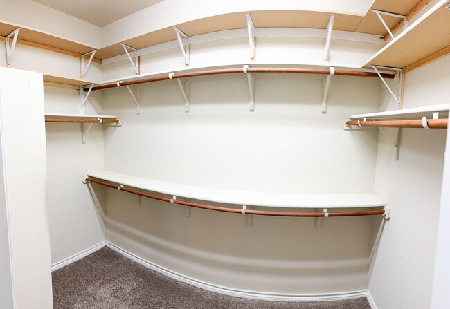 Building Photo - Popular DR Horton Sierra floor plan. 4 bed, 2 1/2 bath, 3 car garage, single story on a corner lo...