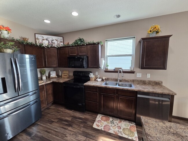 Building Photo - 4121 Mockingbird Ln