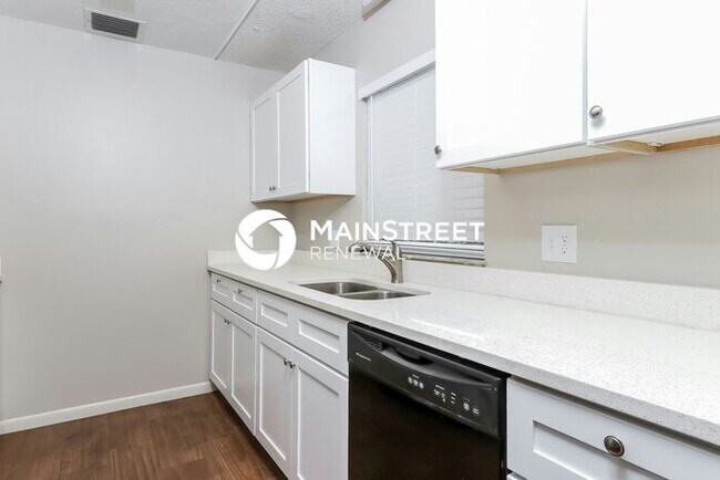 Building Photo - 3 Bedroom Pet-Friendly Home in Port St. Lucie, FL with Main Street Renewal