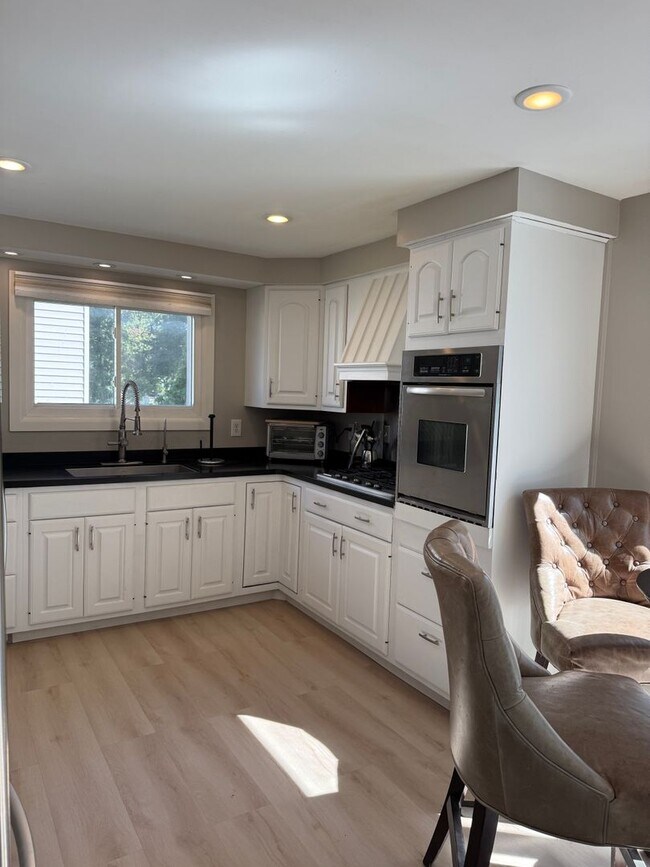 Building Photo - 113 Jewell Dr