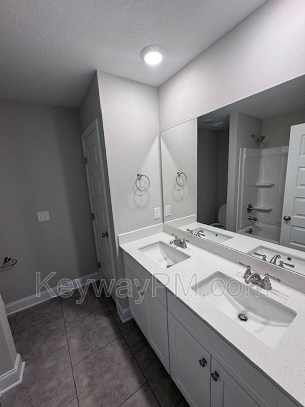 Building Photo - 521 Yuma Ln