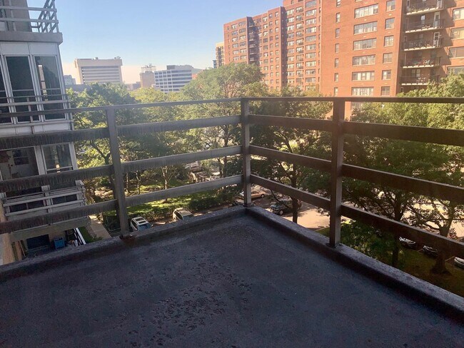 Building Photo - 201 St Pauls Ave