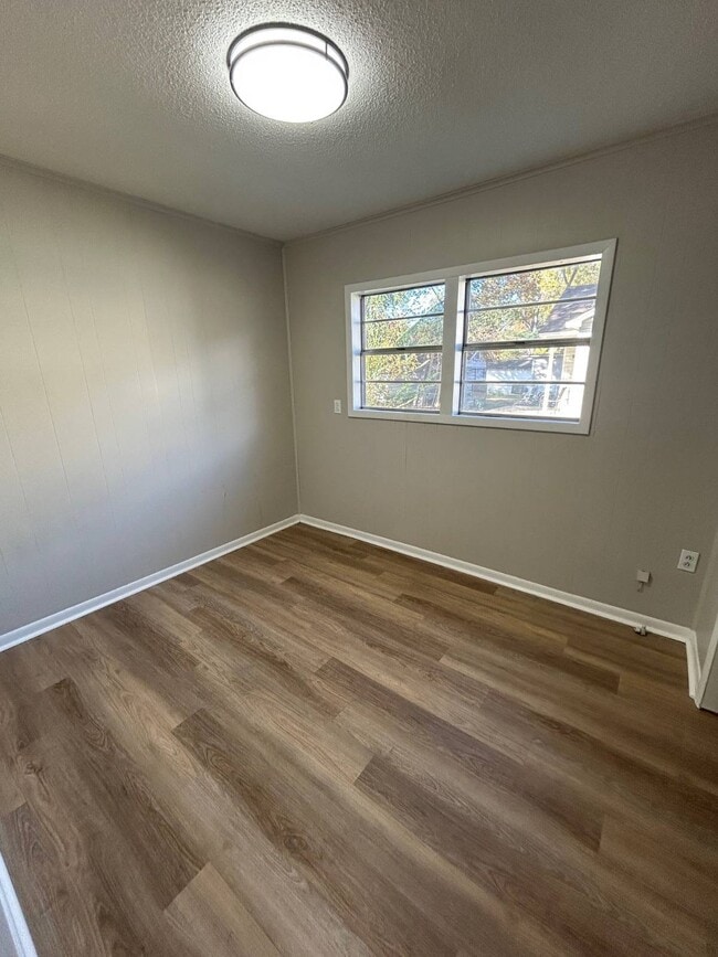 Building Photo - 815 W Main St