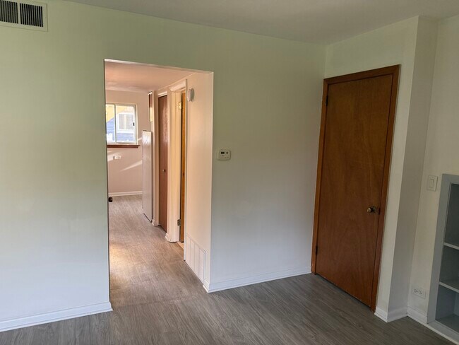 Building Photo - 235 E Palatine Rd