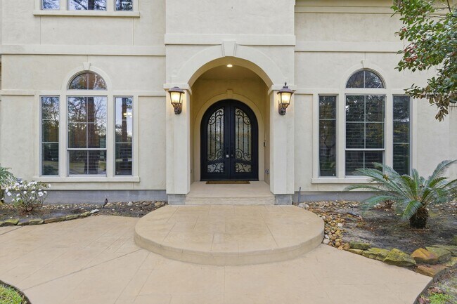 Building Photo - 30 N Palmiera Cir