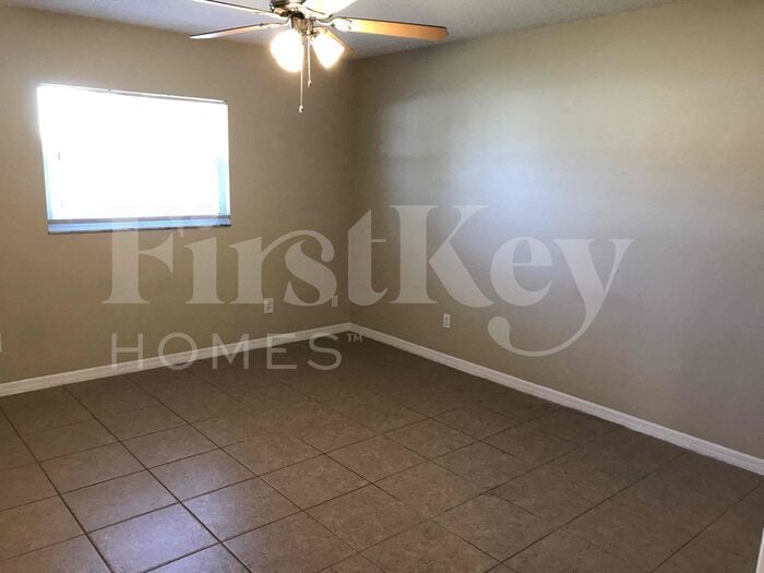 Building Photo - 701 Kingswood Loop