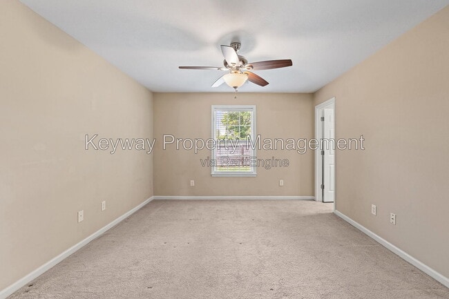 Building Photo - 6107 Village W Ln