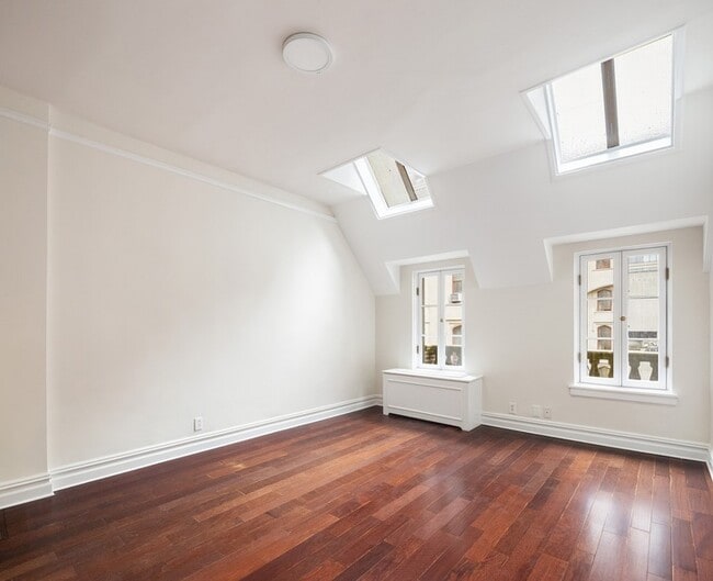 Building Photo - 127 E 69th St