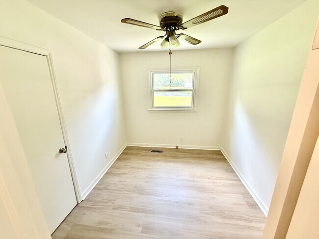 Building Photo - 1602 Glenside Dr