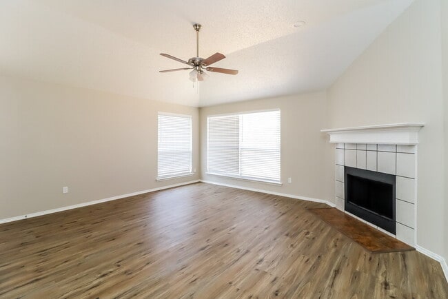 Building Photo - 808 Thorton Dr