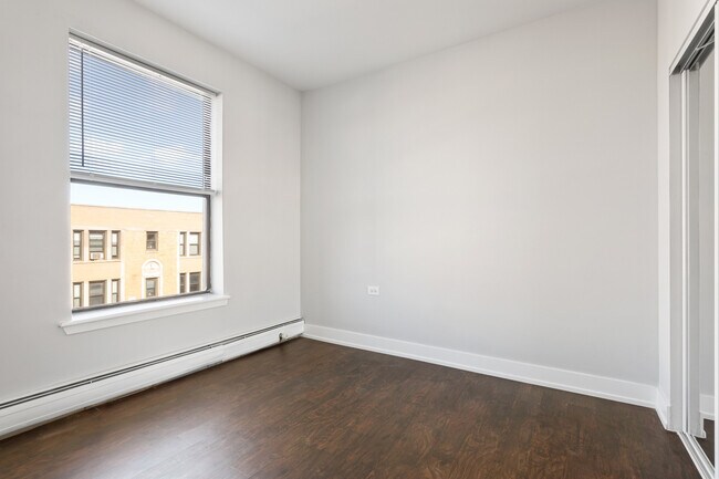 Building Photo - 1625 W Howard St